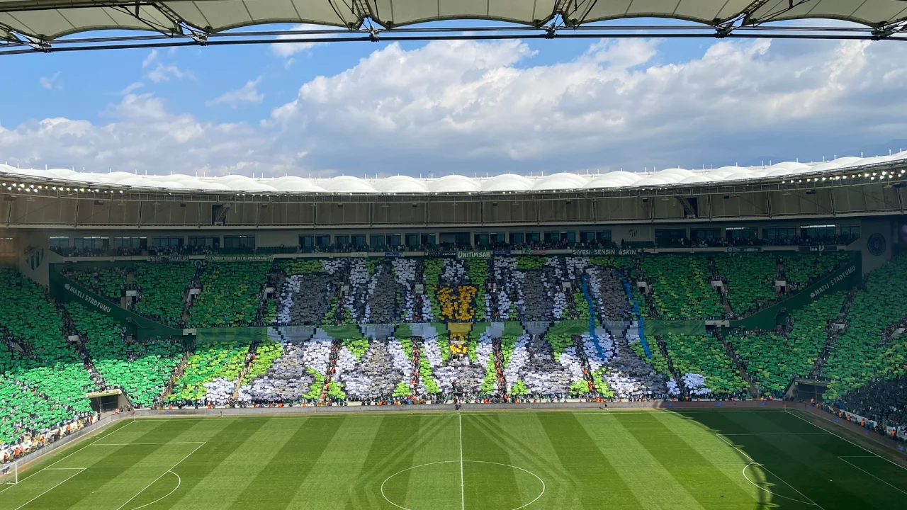 Bursaspor tribünleri tek yürek! İşte tarihe geçecek o koreografi...