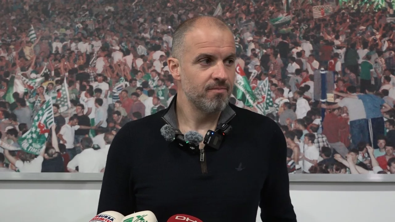 Şampiyon takımın şampiyon hocasından açıklama: "Bursaspor taraftarı her şeyin çok daha iyisini ha...