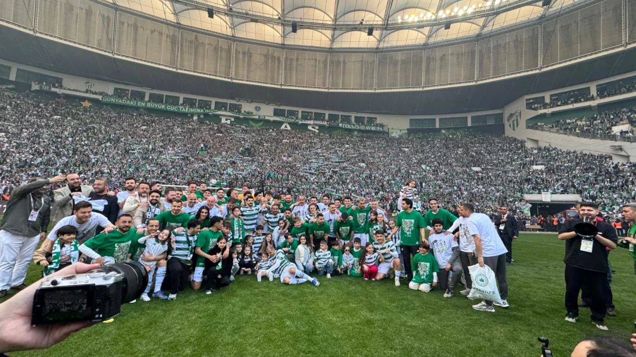 Koleksiyon tamamlandı, Bursaspor tarihte bir ilki başardı! Kırılması imkansız rekor