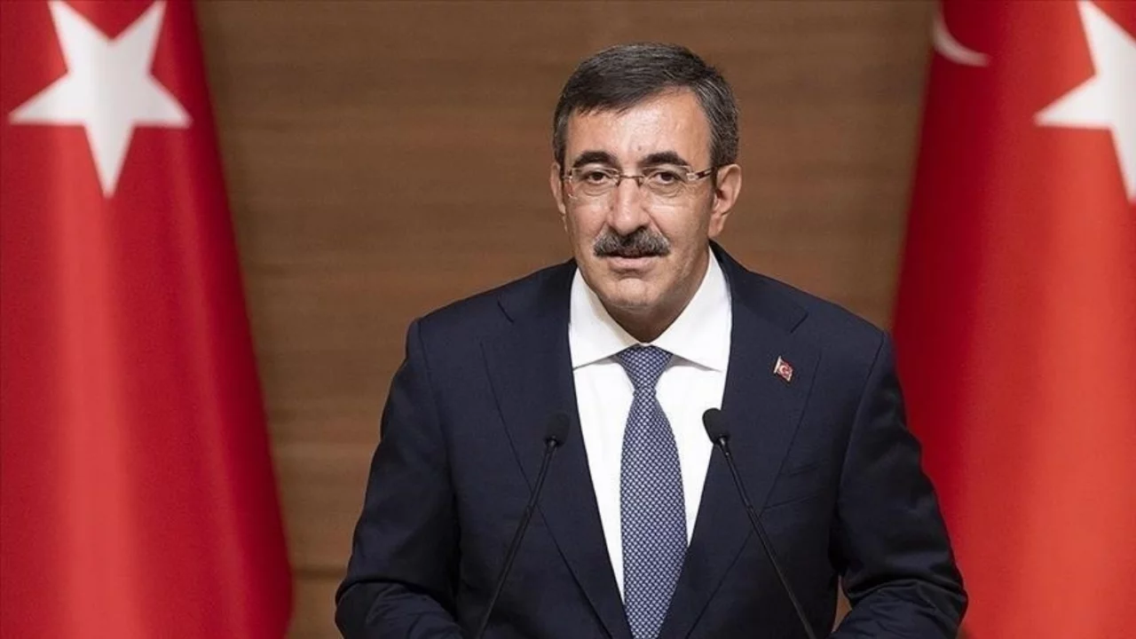 Cumhurbaşkanı Yardımcısı Yılmaz, bir üst lige çıkan takımları tebrik etti