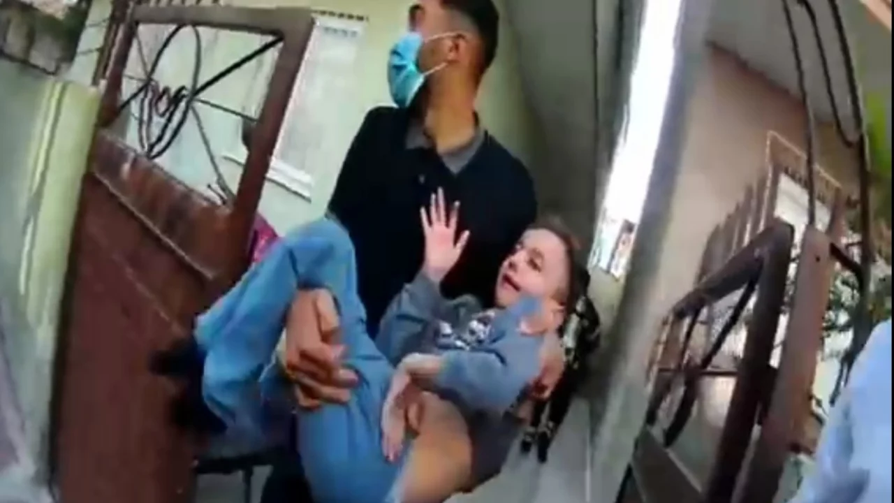 Mersin'de apartman yangınında mahsur kalan 9 kişi tahliye edildi