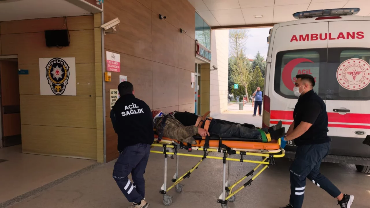 Bursa'da ticari araç motosiklete çarptı! Ağır yaralı var...