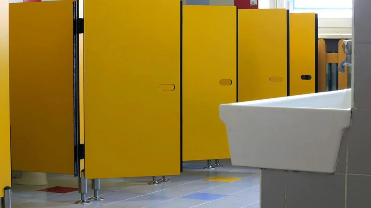 Bursa'nın yanı başında tedirgin eden olay! Kızlar tuvaletinde kurusıkı silah ve tehdit notu bulundu...