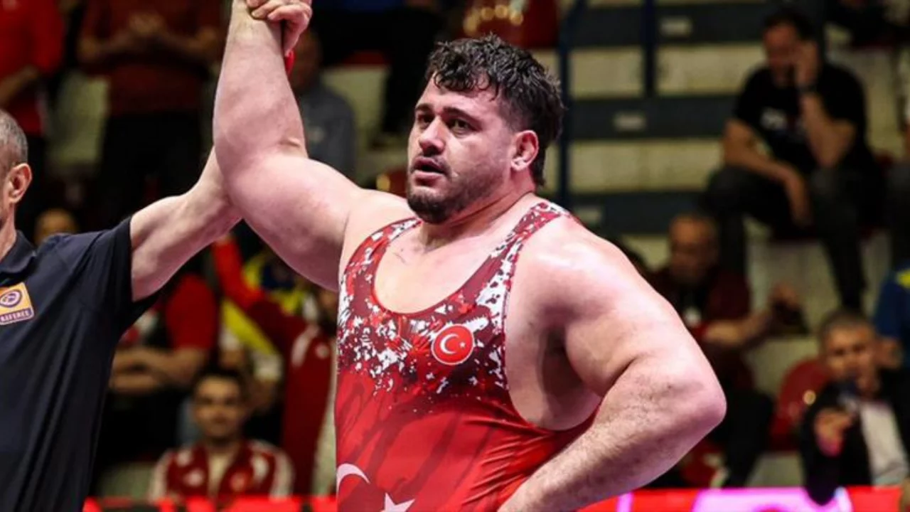 Milli güreşçimiz Rıza Kayaalp tarihe geçti! Rus güreşçinin rekorunu kırdı...