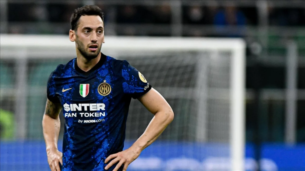 Hakan Çalhanoğlu, Inter'i finale taşıdı
