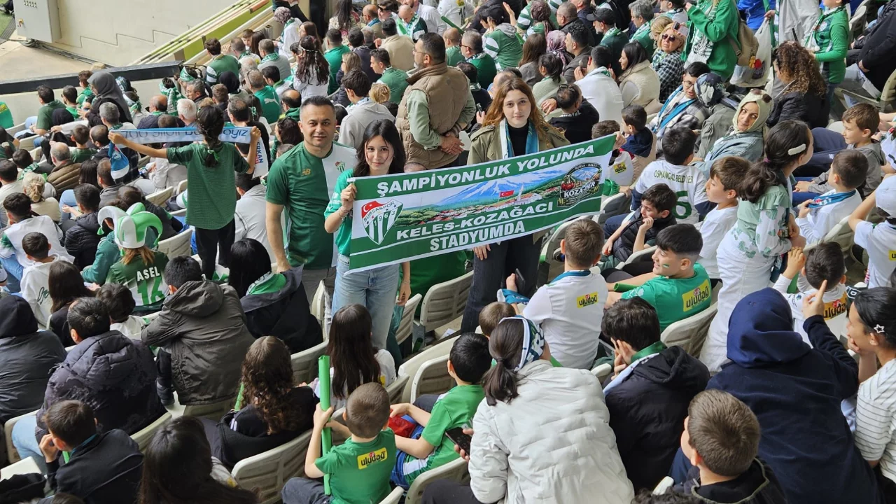 Bursa'da çocuklar Bursaspor şampiyonluğunu doyasıya yaşadı!