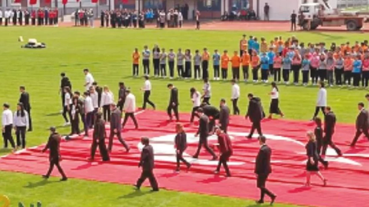 "Türk bayrağına bastılar" iddiası gündemi sarstı! Gerçeği Bakanlık açıkladı
