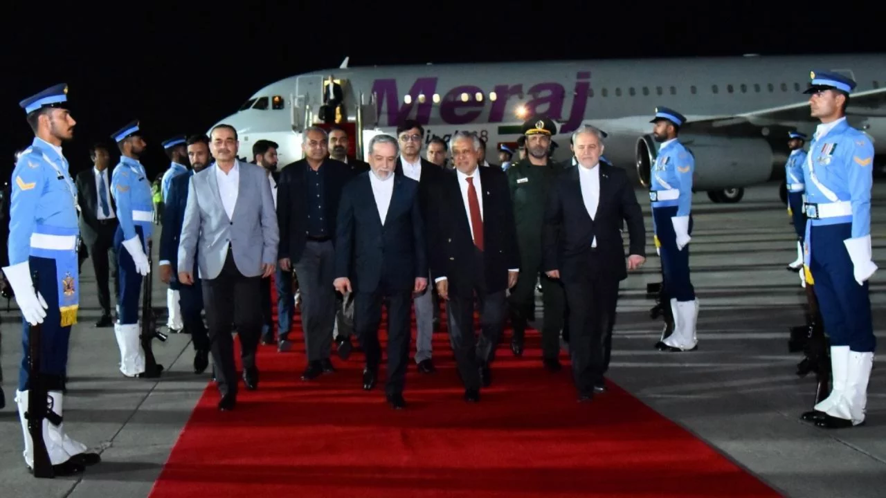 Arakçi, Pakistan Genelkurmay Başkanı Munir ile İslamaba...