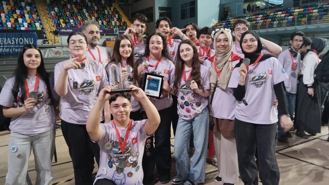 Bursa'nın robotik gururu! Çaylak takımın Avrupa başarısı...