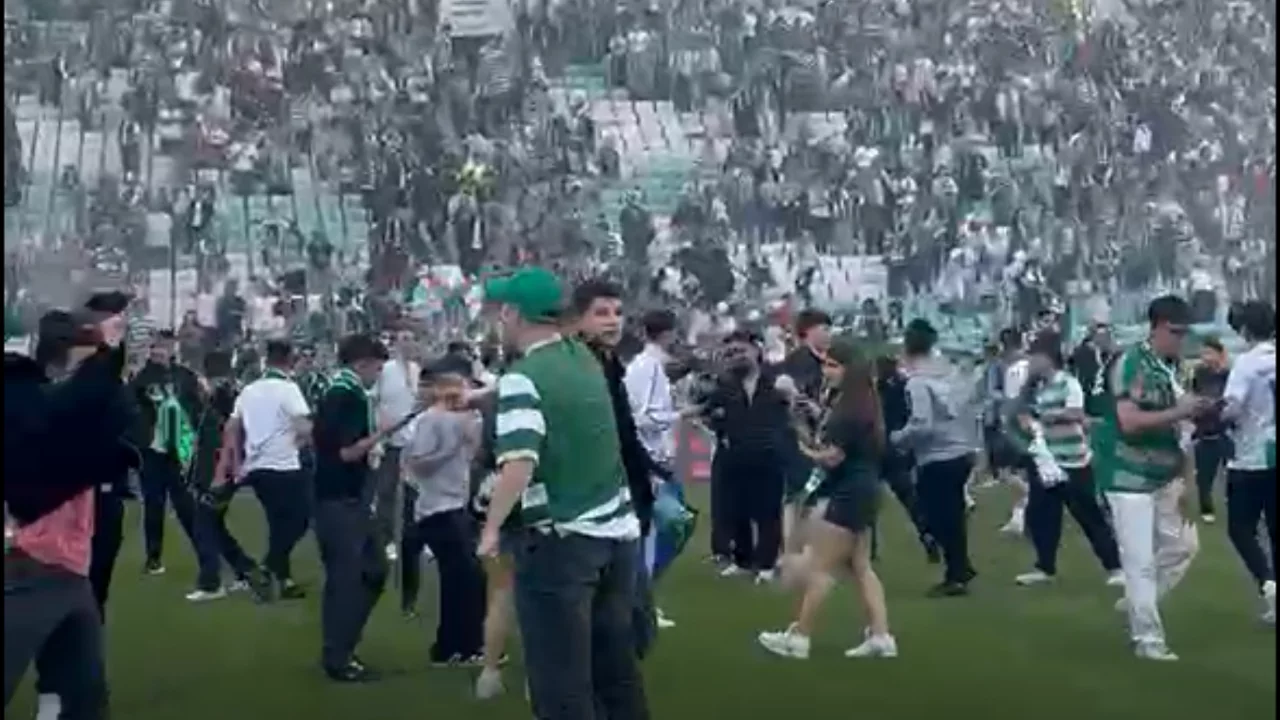 Bursaspor'un kupa töreni durdu! Uyarıları dinlemediler...