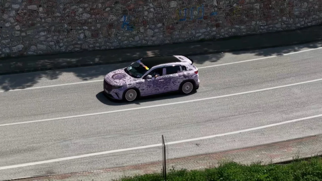 Bursa trafiğinde tüm gözler onda! "Yolda görenler durdurup..."