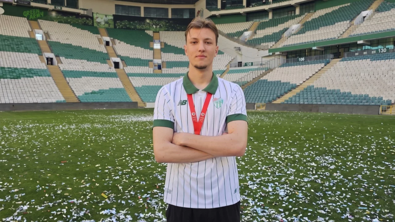 Şampiyon Bursaspor'un genç file bekçisinin en büyük hayali A Milli Takım