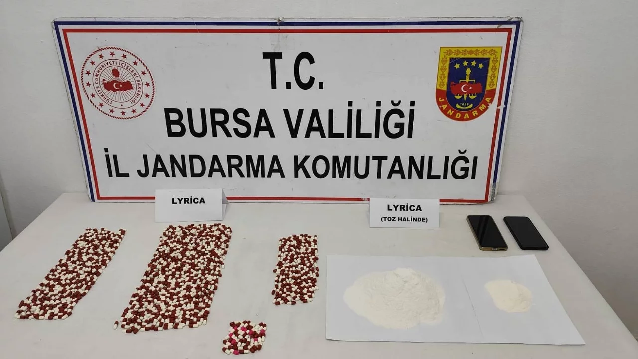 Bursa'da binlerce sentetik ecza ele geçirildi!