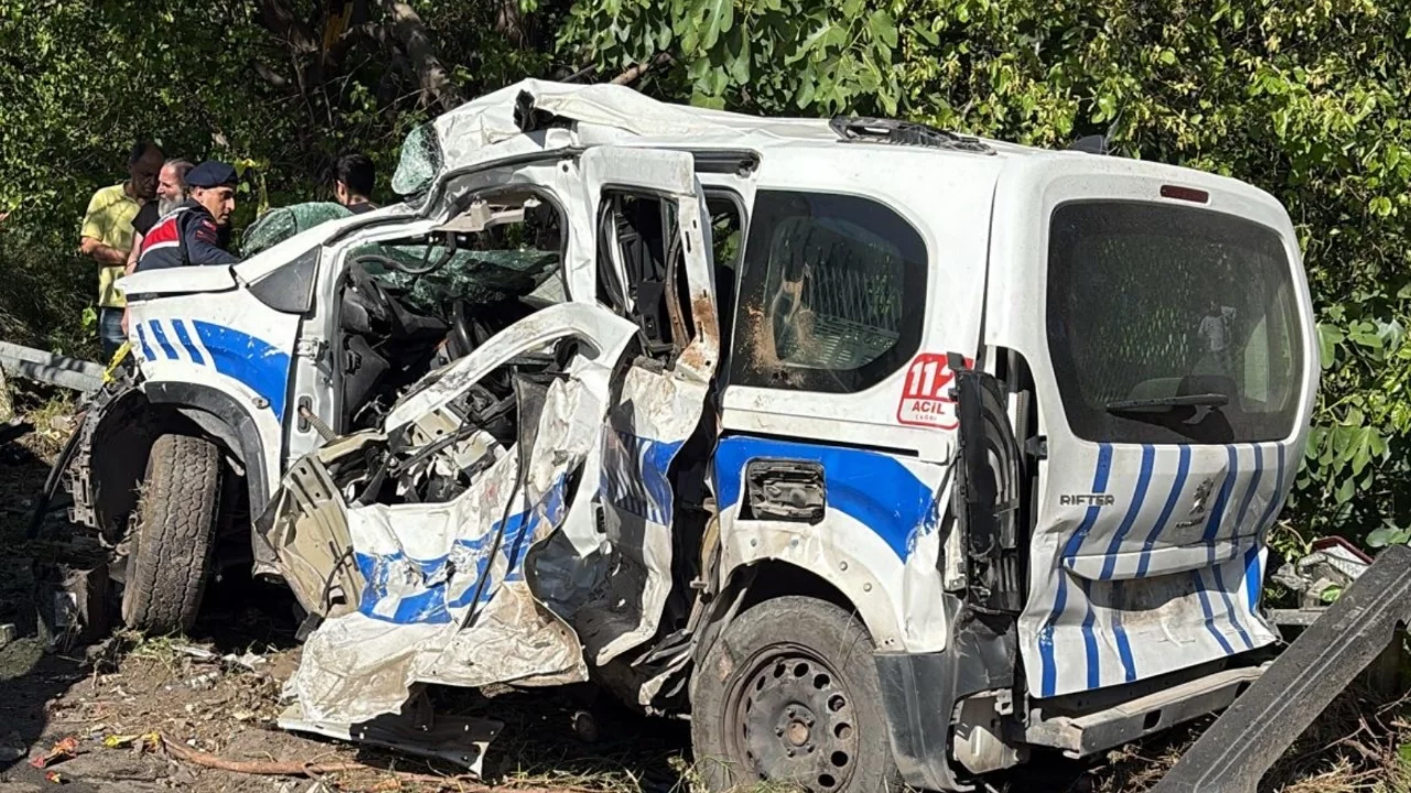 Freni patlayan tır karşı şeride daldı! Ölü ve yaralılar var...