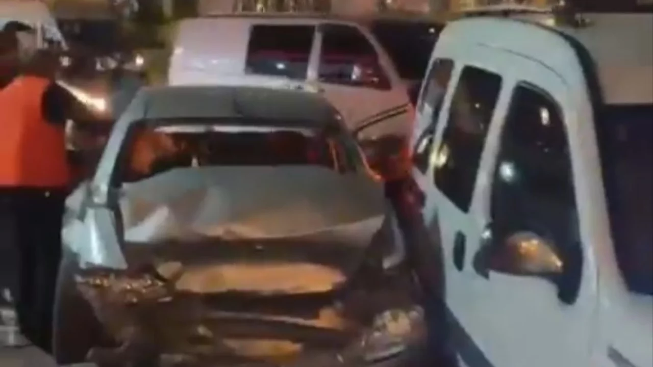 Bursa'nın ana arterinde zincirleme kaza! Araçlar hurdaya döndü