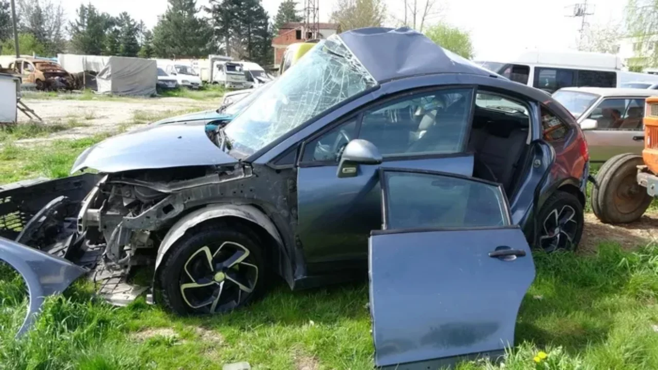 Spor camiasını üzen haber: Otomobil ok gibi saplandı, genç futbolcu hayatını kaybetti... 