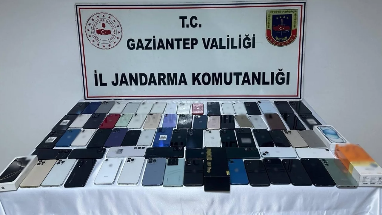 3 milyon TL'lik kaçak cep telefonu ele geçirildi