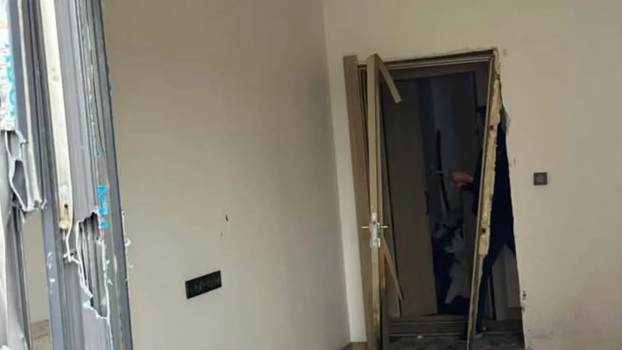 Bomba gibi patladı! Cam pencere kırıldı...