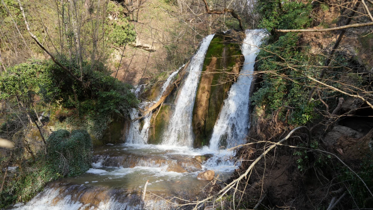 Okçular Şelalesi güzelliğiyle mest ediyor