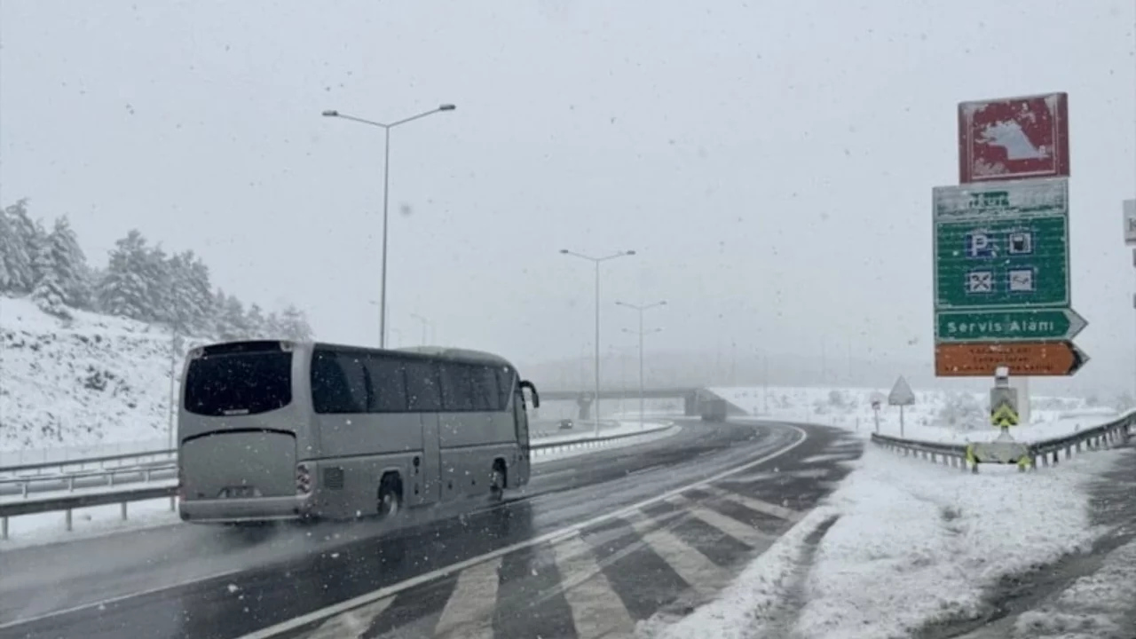 Bolu Dağı'nda kar yağışı başladı