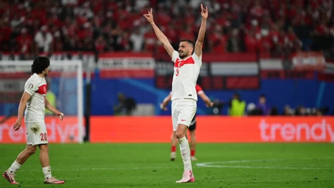 Milli futbolcu Merih Demiral'dan Bursaspor'un 700. yıl ...