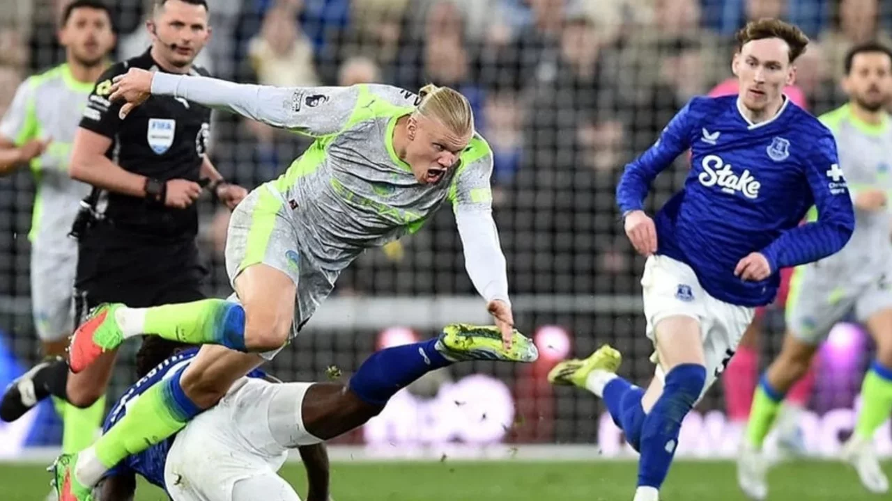 6 gollü maçta Manchester City'e soğuk duş ve 1 teselli