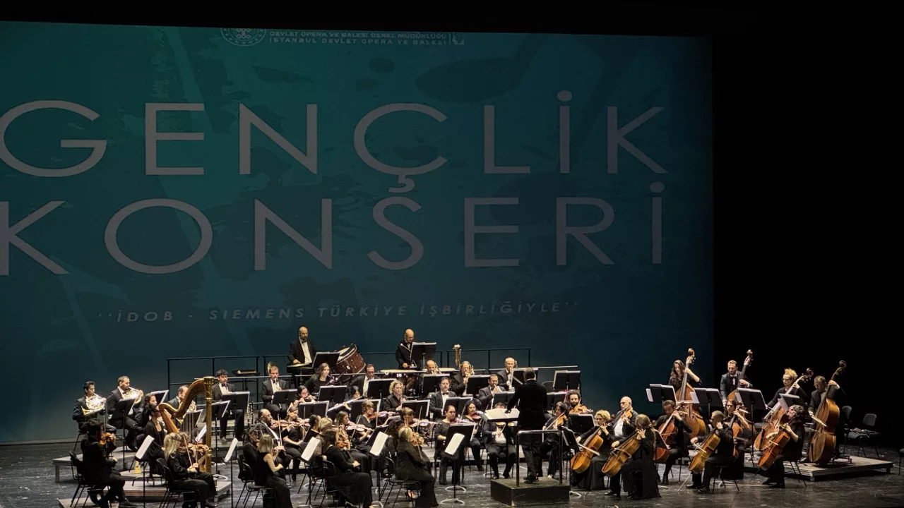 "Gençlik Konseri" AKM'de sanatseverlerle buluştu 