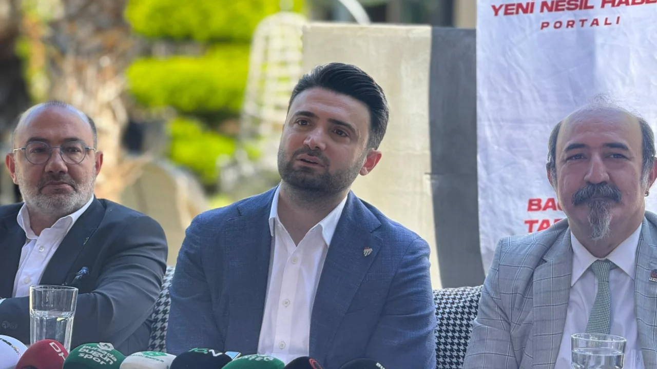 Enes Çelik Bursaspor'un yeni yıldızını müjdeledi: 'Bir yabancıyla anlaştık'