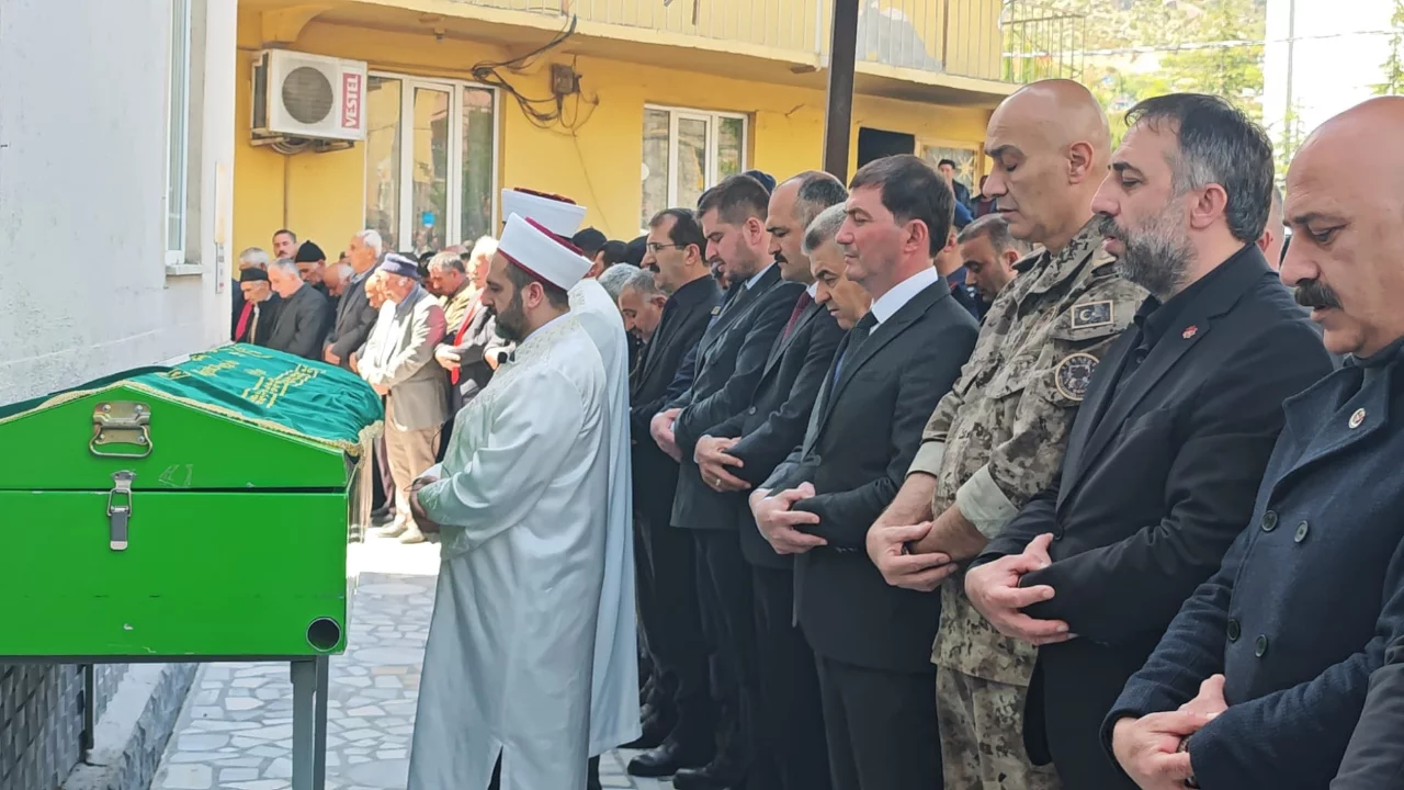 Çığ altındaki cansız bedenine 125 gün sonra ulaşılan çoban toprağa verildi