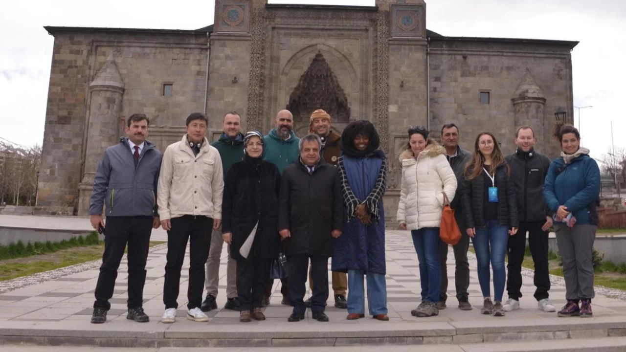 İpek Yolu Kervanı, yolculuğuna Erzurum'dan başladı