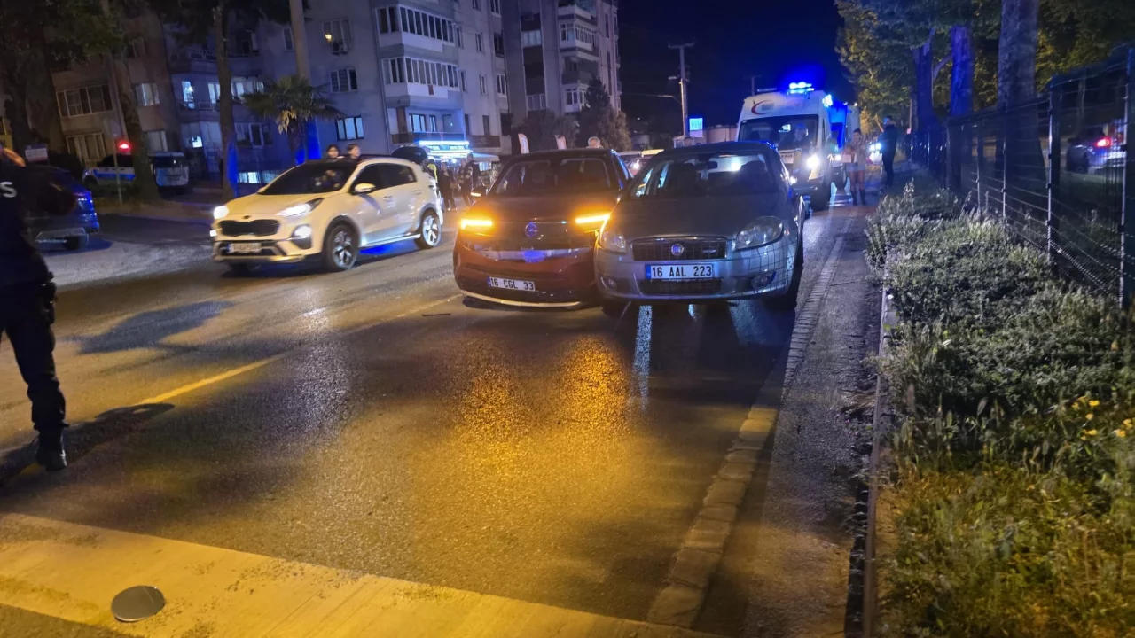 Bursa'da ışıklarda korkunç çarpışma! Yaralılar var