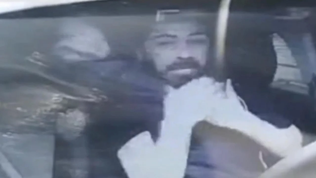 Takside dehşet anları! Boynuna ip geçirip gasbettiler...