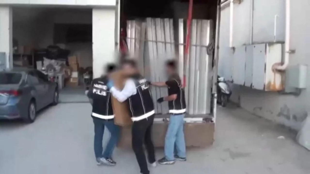 İstanbul'da duş teknelerinin arasında uyuşturucu bulundu