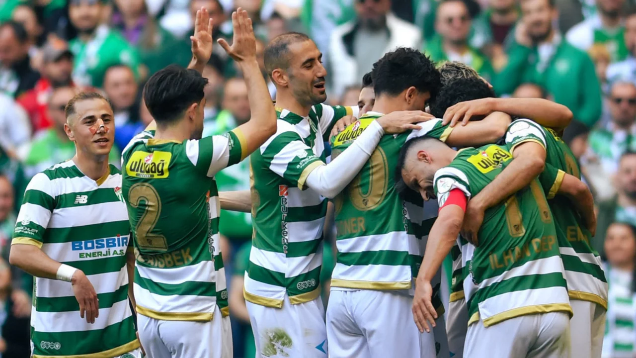 Bursaspor'da bir ayrılık daha...