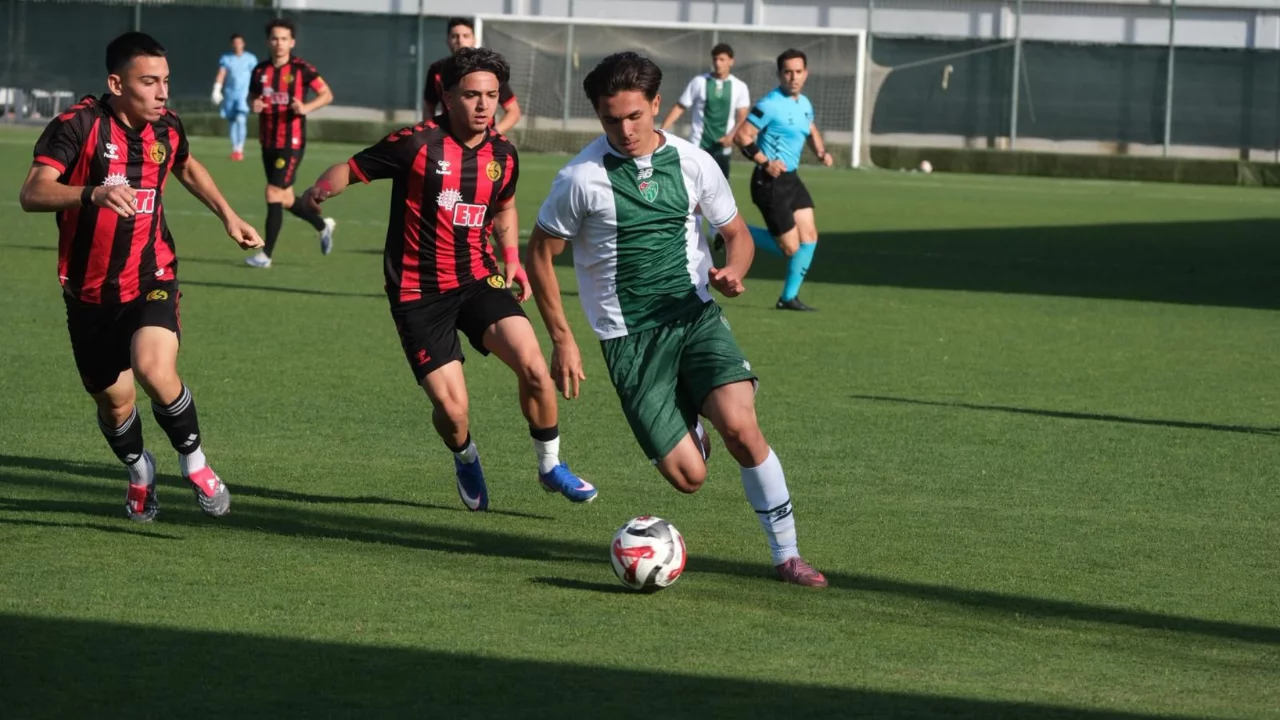 Bursaspor U19, şampiyonaya mağlubiyetle başladı...