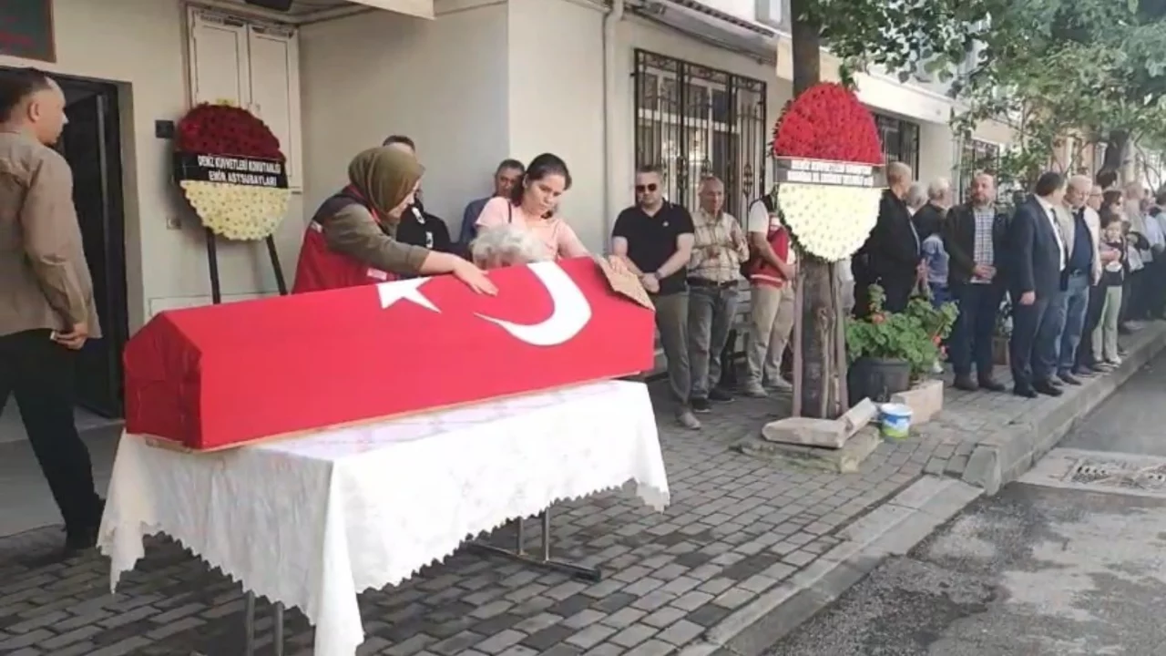 Bursa'da g&ouml;zyaşları sel oldu! Şehit d&uuml;şen astsubay son yolculuğuna uğurlandı