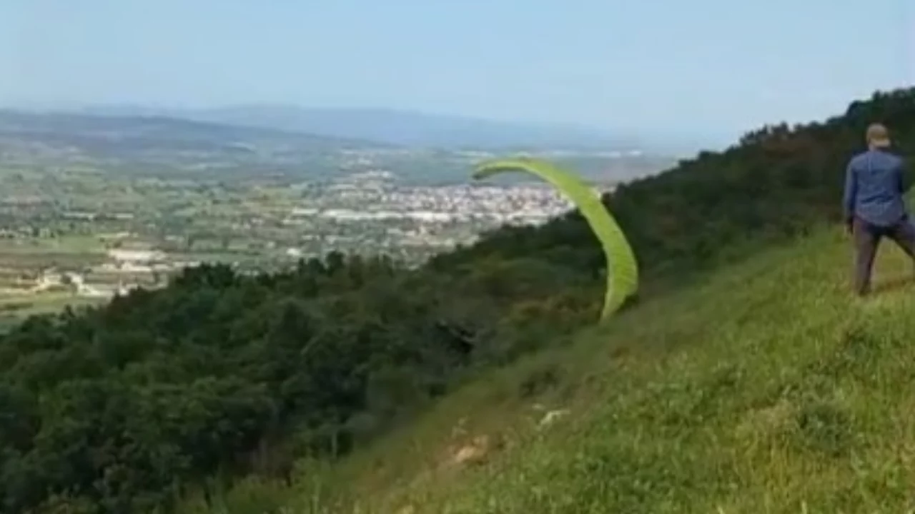 Bursa'da yamaç paraşütü yaparken facianın eşiğinden döndü