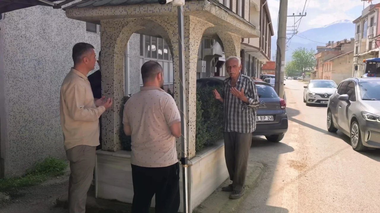 Bursa'da yol kenarındaki gizemli mezar! Yıllardır sır gibi saklanıyor...