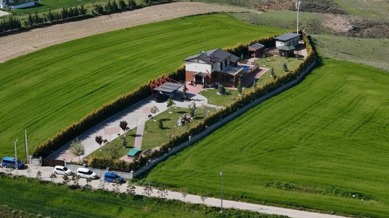 Özel kalem müdürünün evi, görenleri hayrete düşürdü