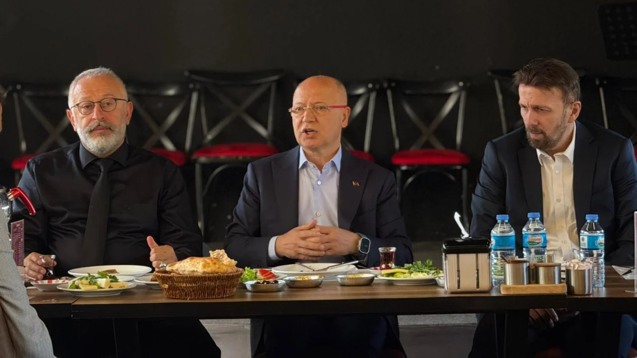 Bursa'da eski ANAP siyasetçileri, AK Parti Bursa İl Başkanı Gürkan'la bir araya geldi