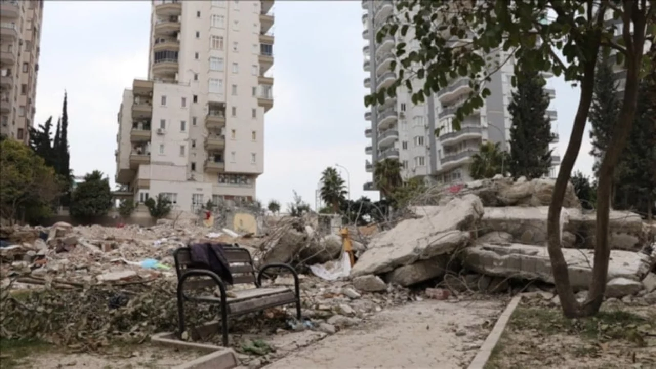 40 kişiye mezar olan binanın müteahhidi yurt dışına kaçmıştı! 3 yıl sonra iade edildi...