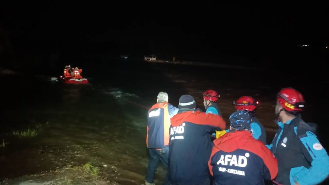 Bursa'da korku dolu anlar: 4 kişi derede mahsur kaldı!
