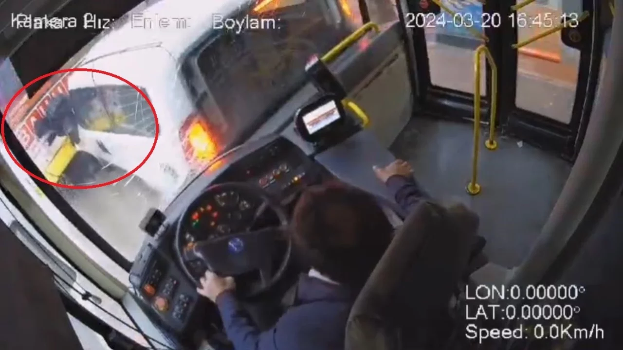 Bursa'da otobüs şoförü uykuya daldı, önündeki araca çarptı! 17 yaşındaki öğrencinin hayatı karardı...