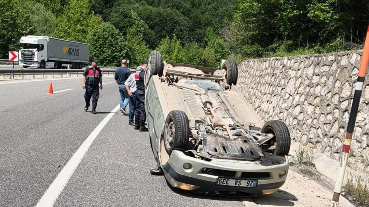 Bursa'da korkutan kaza! Araç takla attı, 1'i çocuk yaralılar var...
