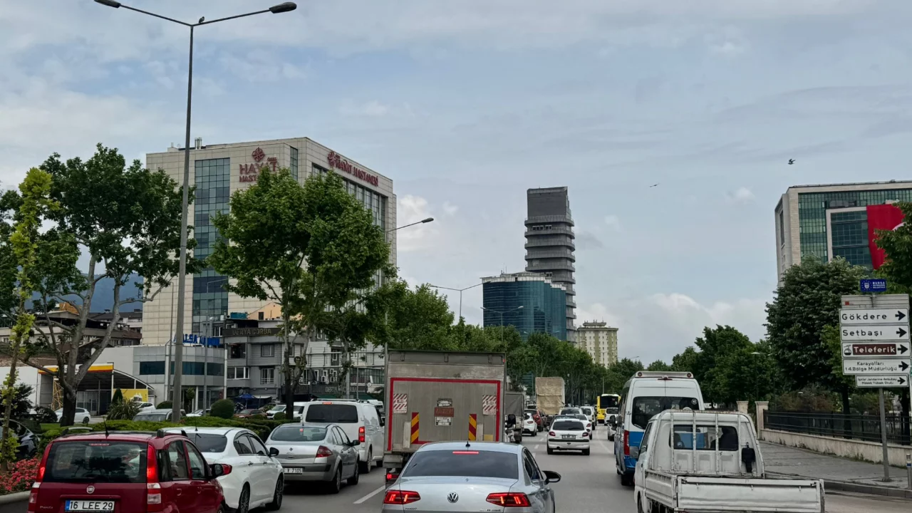 Bursa'da sol ayak uyuşturan trafik! Adeta kilitlendi... 