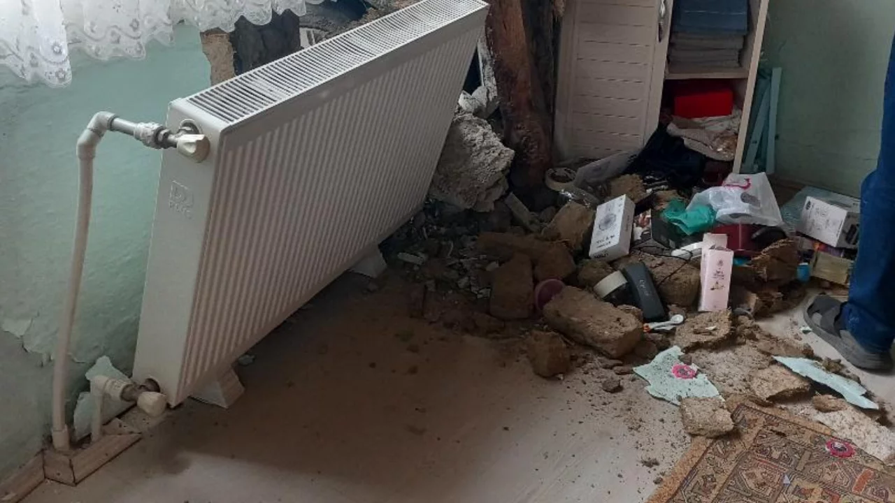 Bursa'da korku dolu anlar: Evin duvarına saplandı!