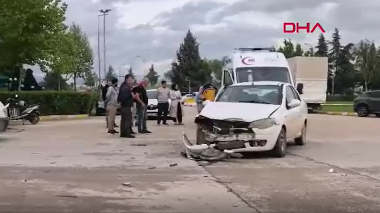 Bursa'da kontrolsüz kavşakta korkutan kaza: 3 yaralı var