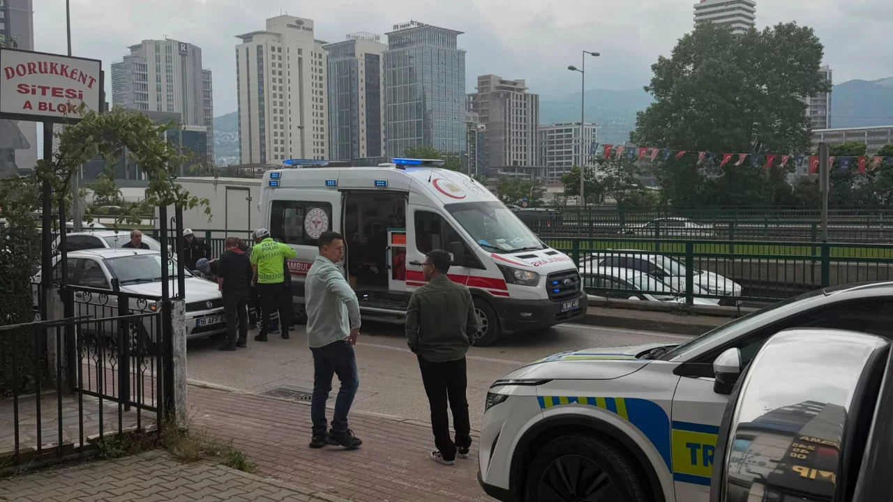 Bursa'da trafik kazası! Motor sürücüsü yaralandı...