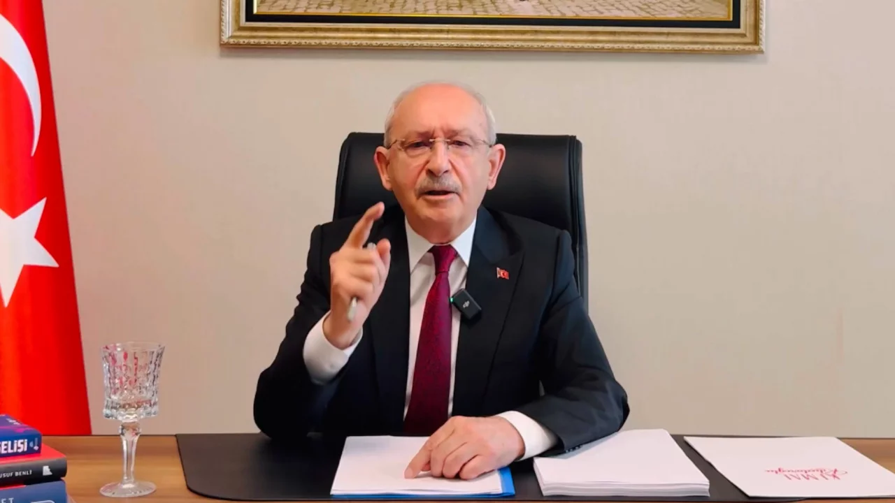 Koltuğa geri dönen Kılıçdaroğlu'ndan ilk karar: 3 ismi görevden aldı