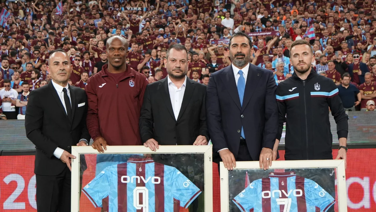Trabzonspor'da Nwakaeme ve Edin Visca bordo-mavili formaya veda etti